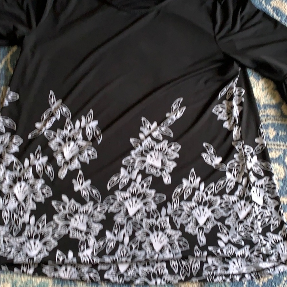 BLACK AND WHITE DRESS TOP WITH DETAILED SLEEVES - Picture 3 of 4